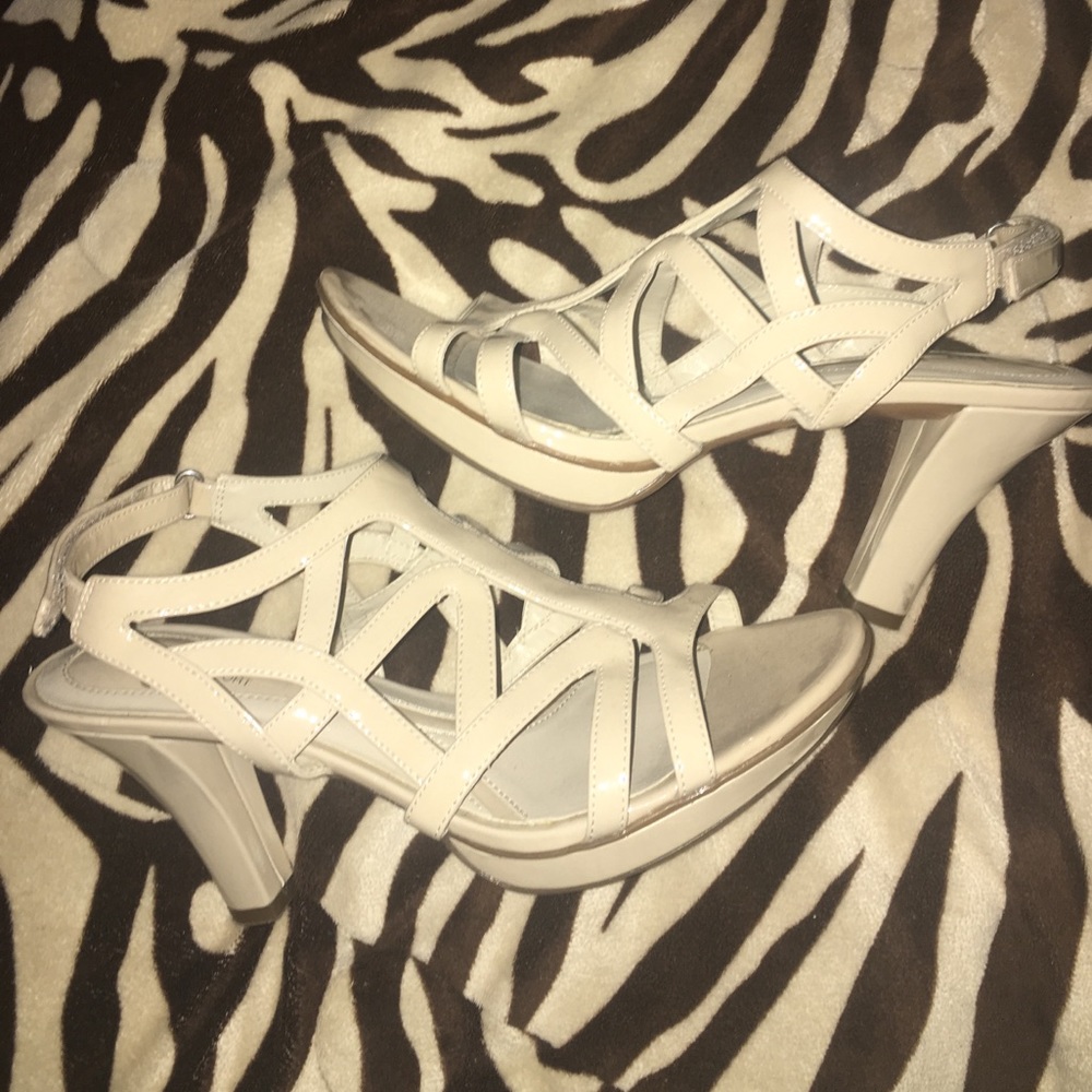 Nudes with a low heel, worn once but good as new!