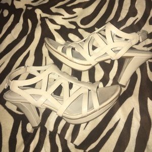 Nudes with a low heel, worn once but good as new!