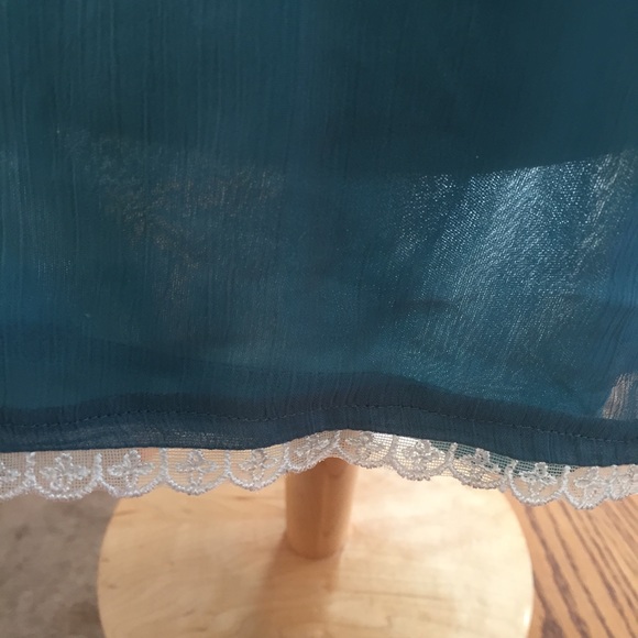 Lucca teal peasant top w/ lace accents. Size small - Picture 6 of 7