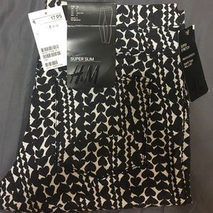 Black and white heart printed pants
