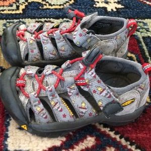 Toddler size 8 keen sandals