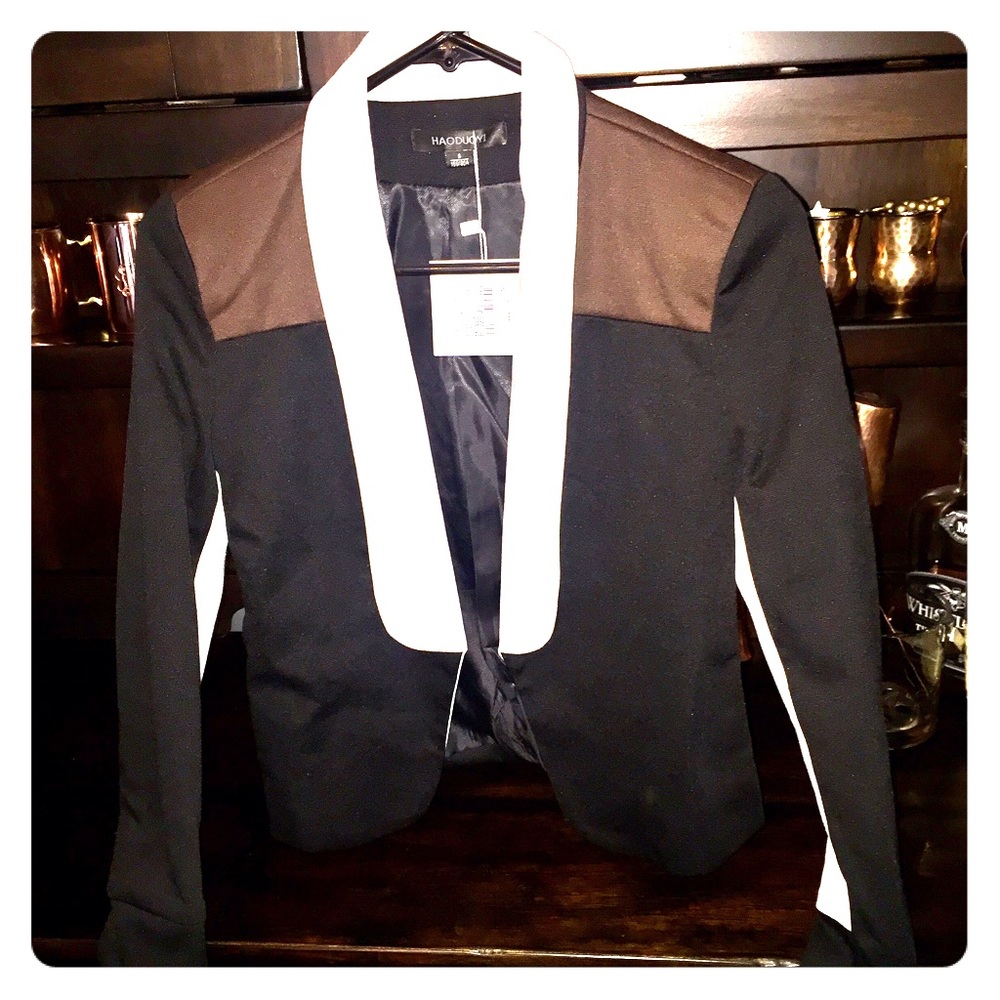 NWT Black, Brown, White Color Block Short Blazer