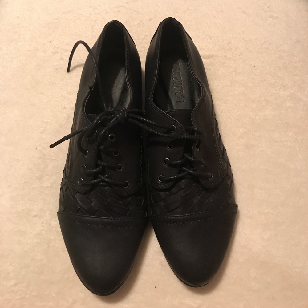 Black woven oxfords!