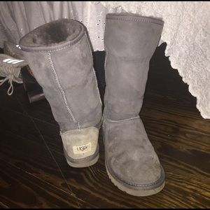 Gray Uggs size 7