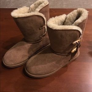 Brumby sheepskin boots new tags tan size women's 8