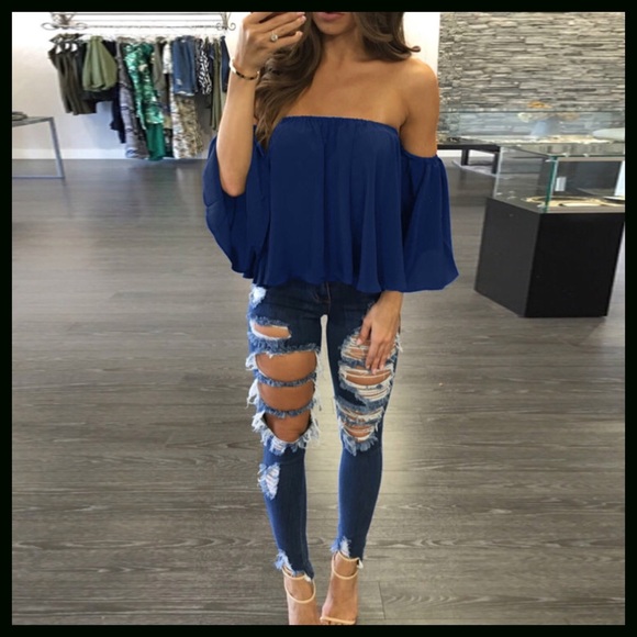 Tops - 1 LEFT‼️Off the Shoulder Blouse