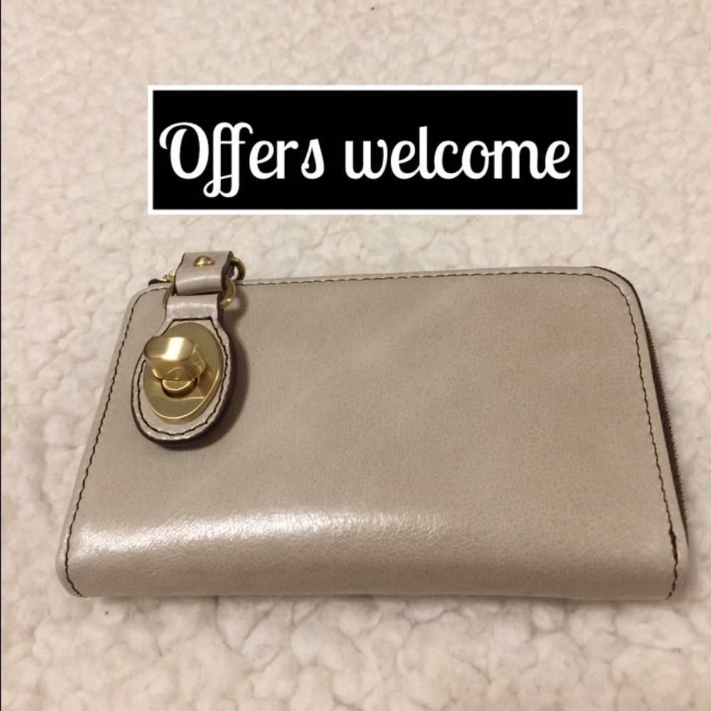 🎉 FREE SHIPPING (Offer $7 less)  🎉 HOBO wallet