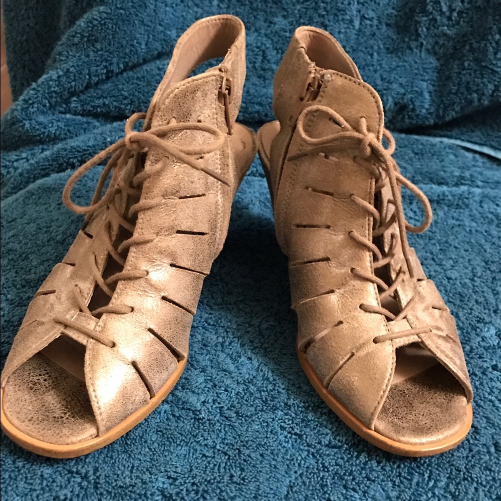 Strappy sandals in great condition