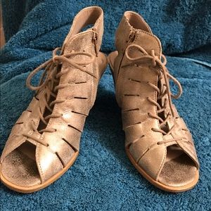 Strappy sandals in great condition