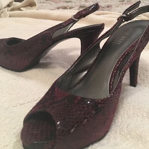 Nine West peep toe sling back heels size 9