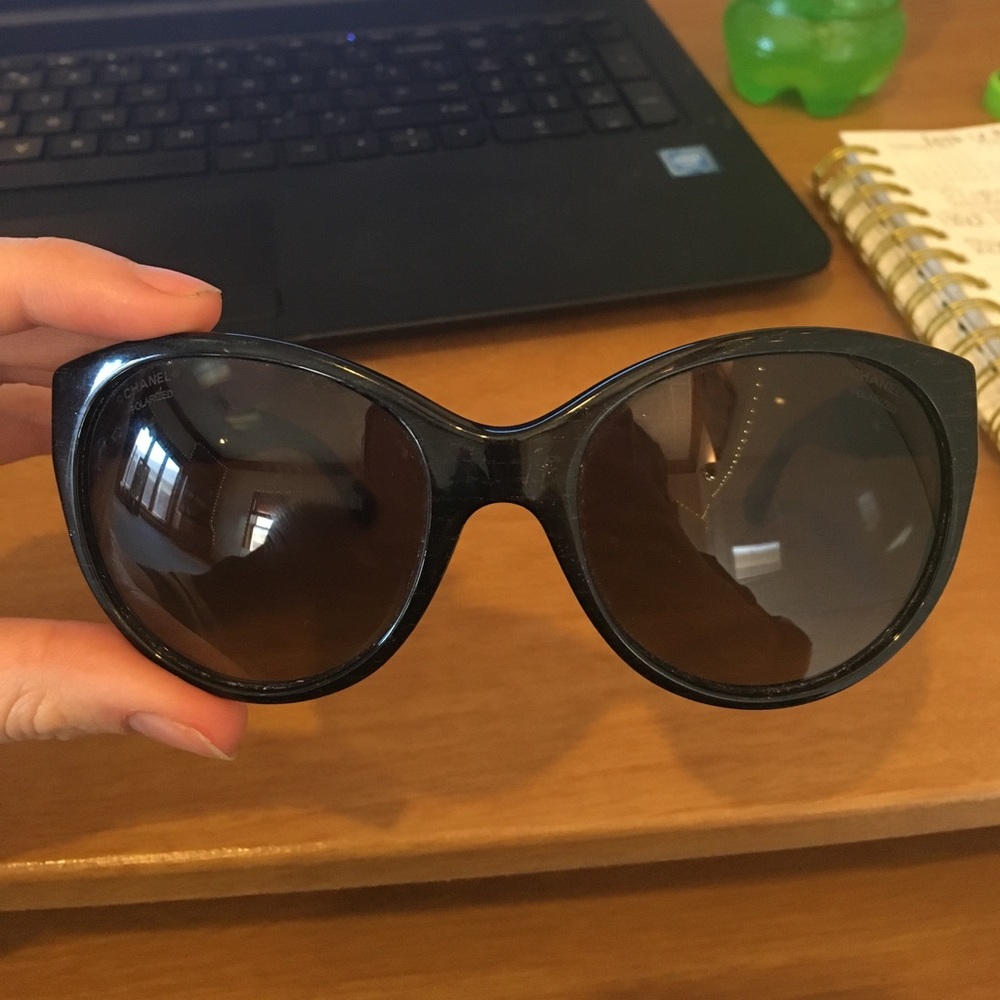 Chanel subtle cat eye sunglasses - Polarized
