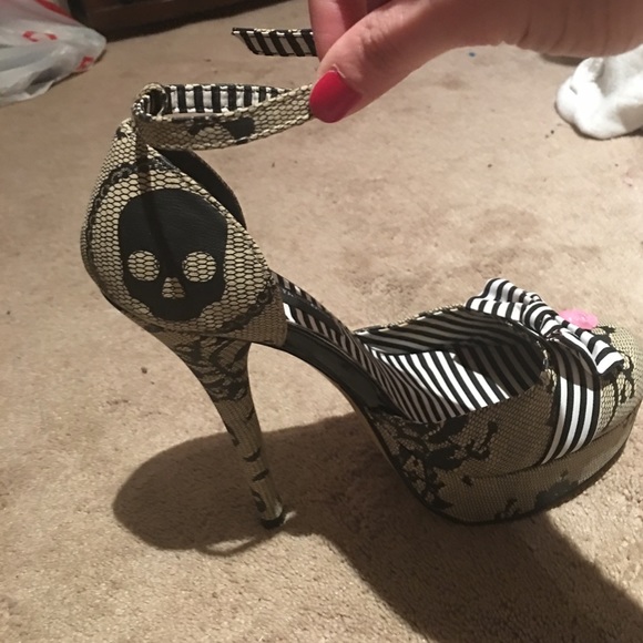 Skull patterned heels. Very unique and different. - Picture 3 of 3