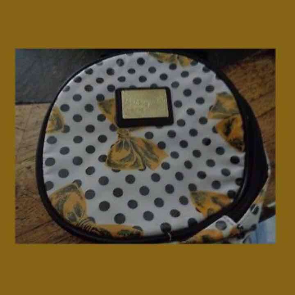 👛★❦꒒ik୧⌵♡⌵N୧w❦★ AUCTION PRICE👩🏻‍⚖️VTG Polka Dots Clutch Purse Betsey Johnson
