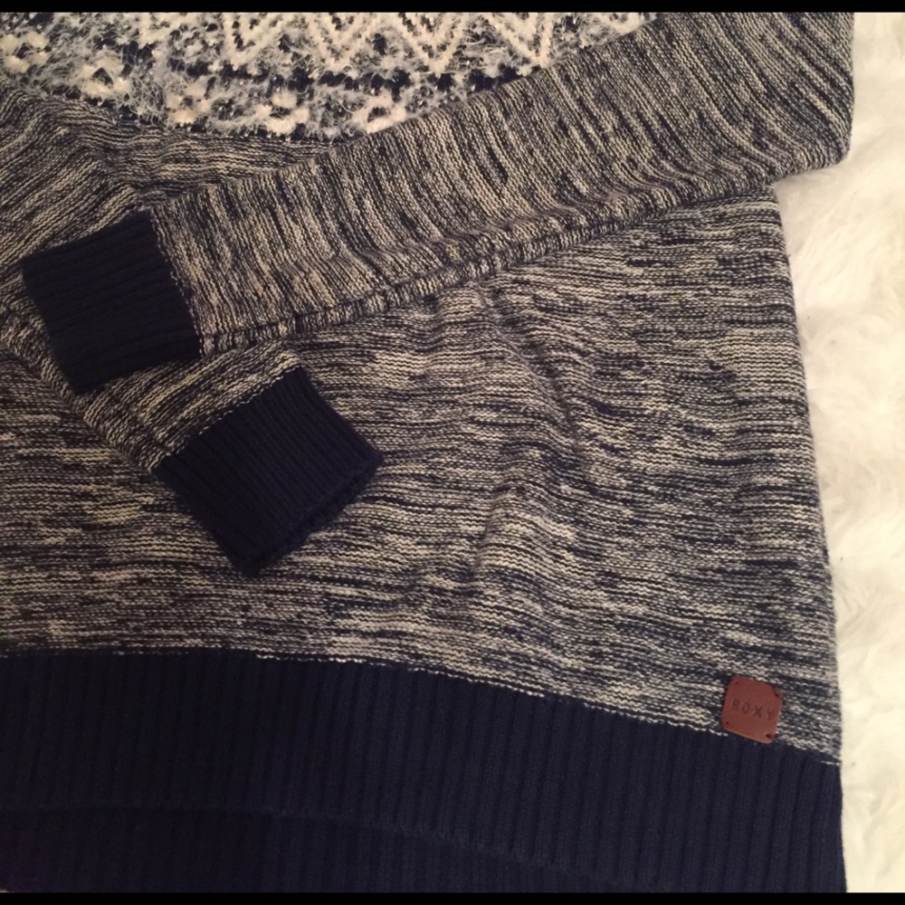 CoZy Roxy sweater!! Size M 💙☃️❄️ - Picture 2 of 6