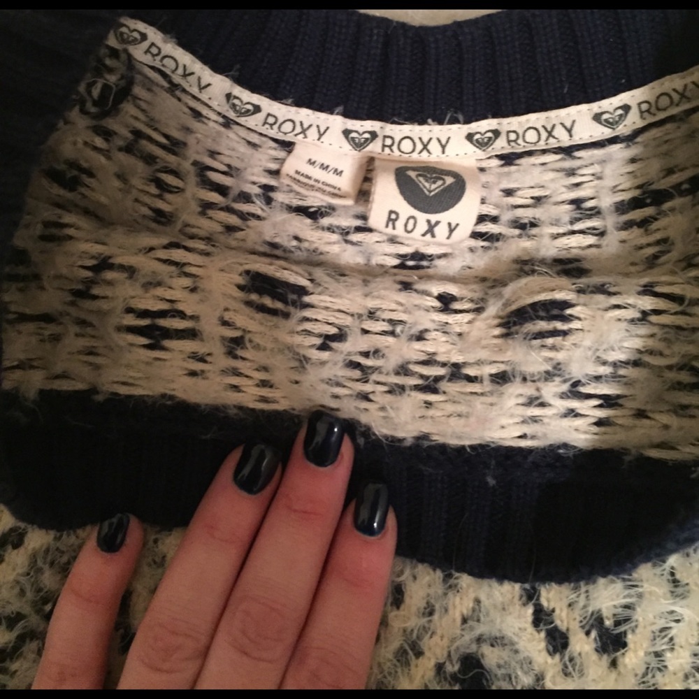 CoZy Roxy sweater!! Size M 💙☃️❄️ - Picture 3 of 6