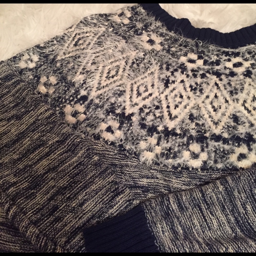 CoZy Roxy sweater!! Size M 💙☃️❄️ - Picture 4 of 6