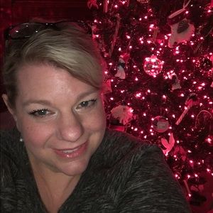 Meet your Posher, Dee