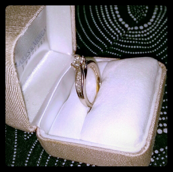 Engagement ring - Picture 4 of 4