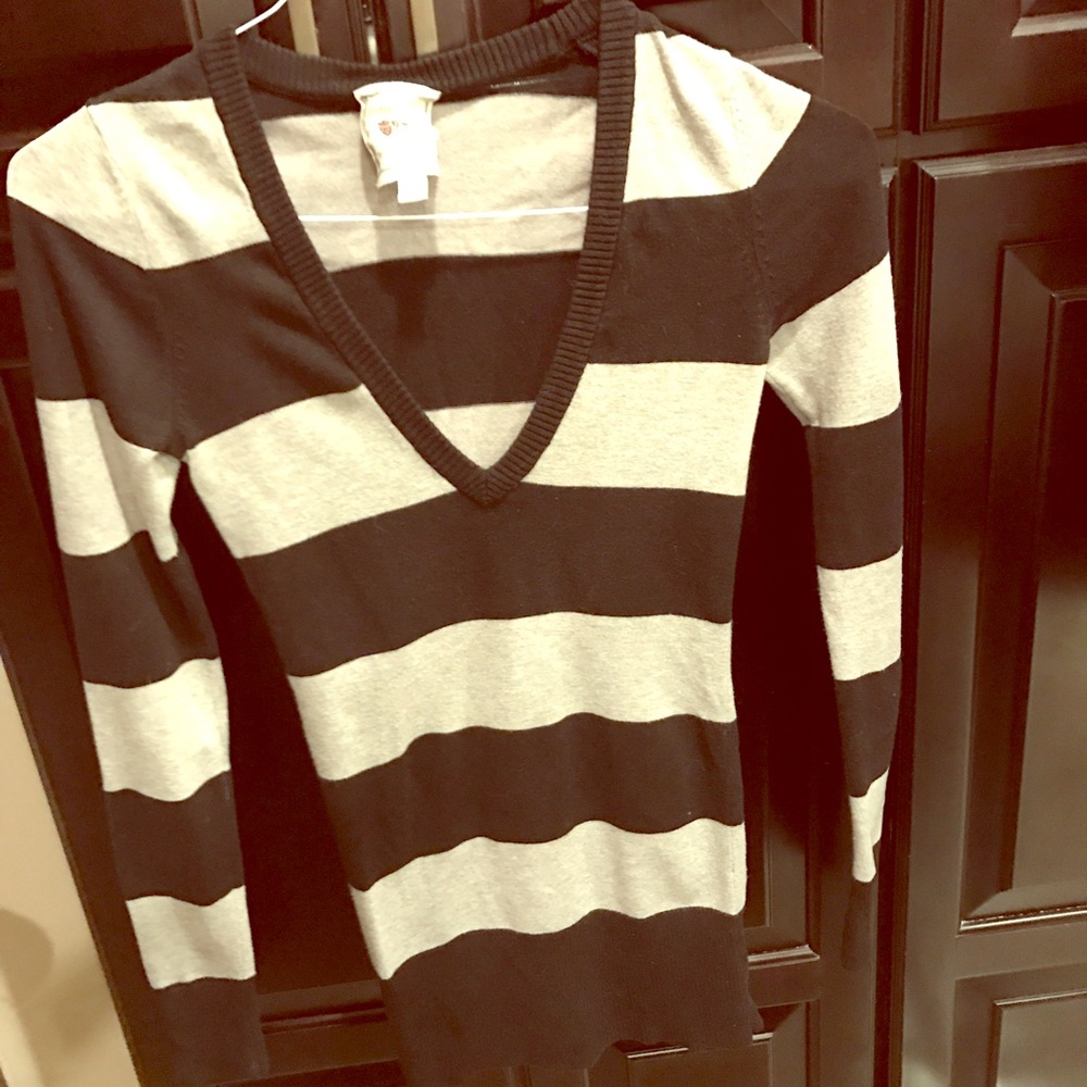 V neck striped sweater