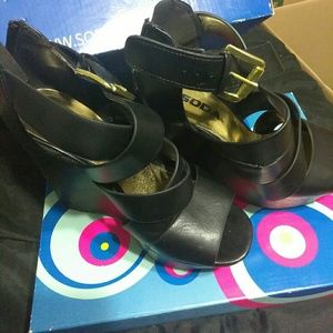 Soda Black Wedges