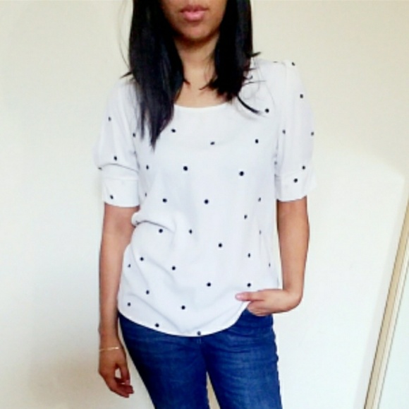 ❗LAST ONE❗IVORY POLKA DOT TOP - Picture 3 of 4