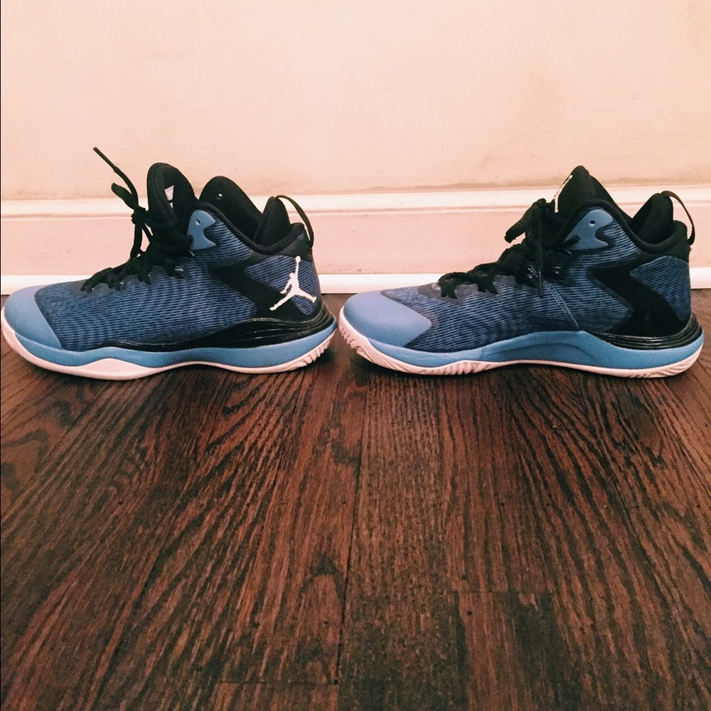 Basketball sneakers (Jordan's)