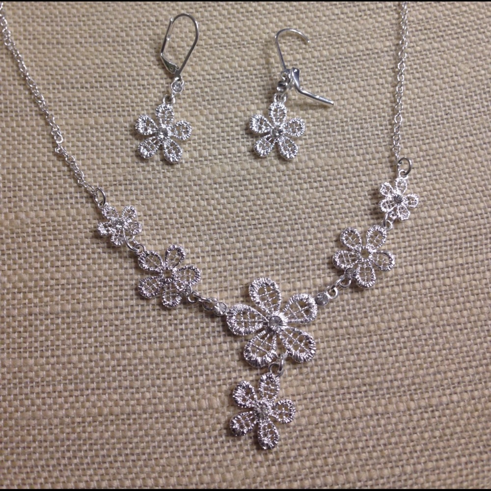 Silver floral necklace with rhinestone