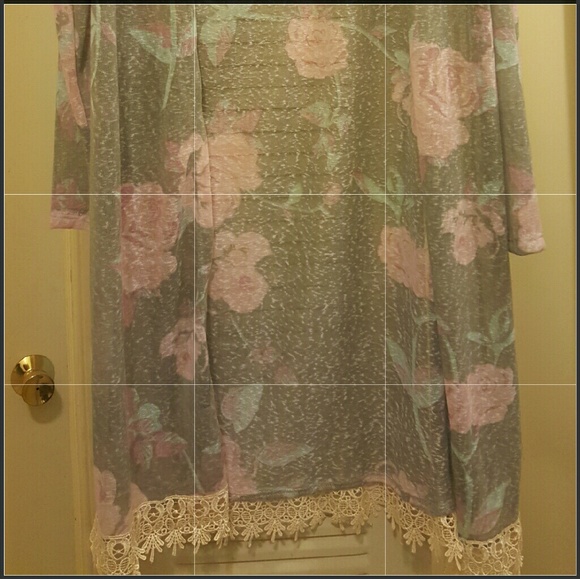 Duster/Cover up - Picture 2 of 2