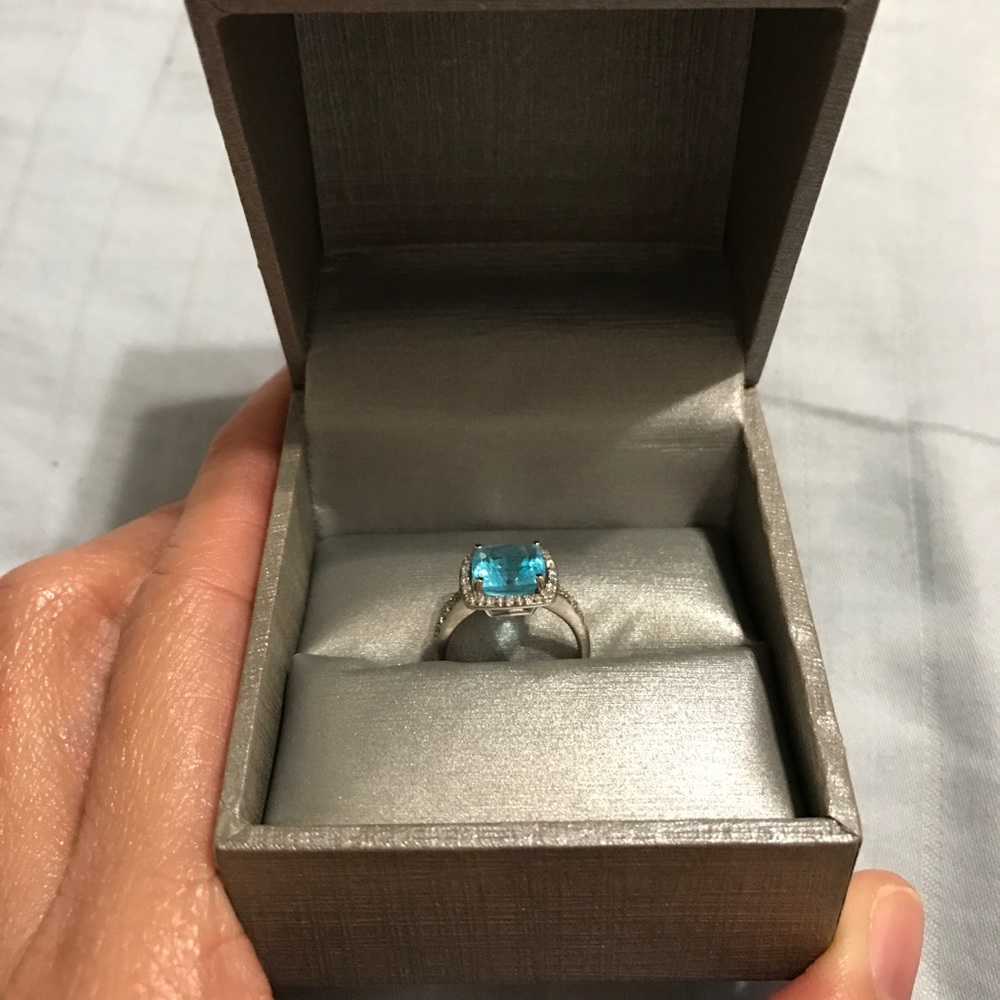 14k white gold ring..