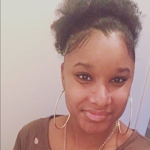 Meet your Posher, Alyssa