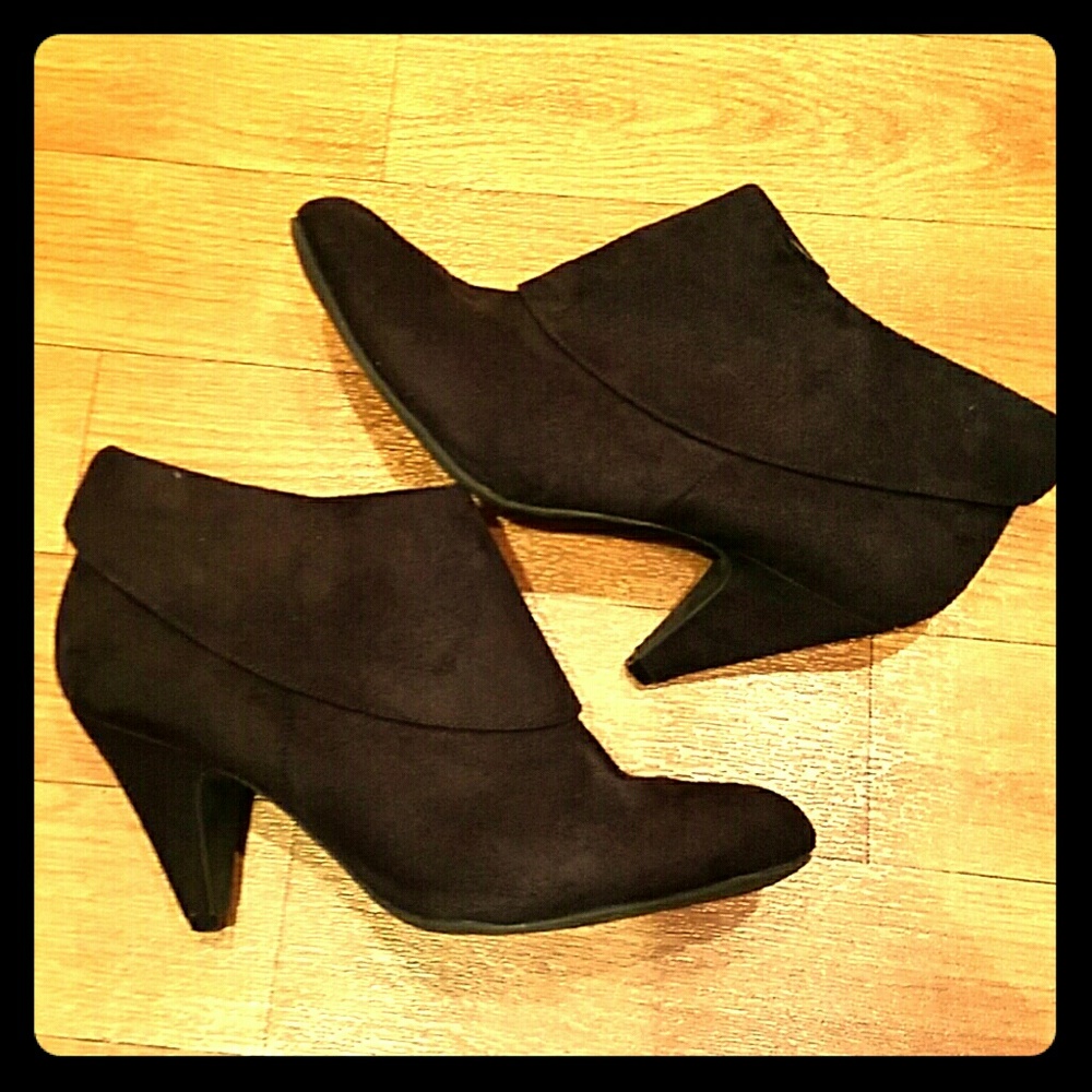 Black suede low heel zip up booties