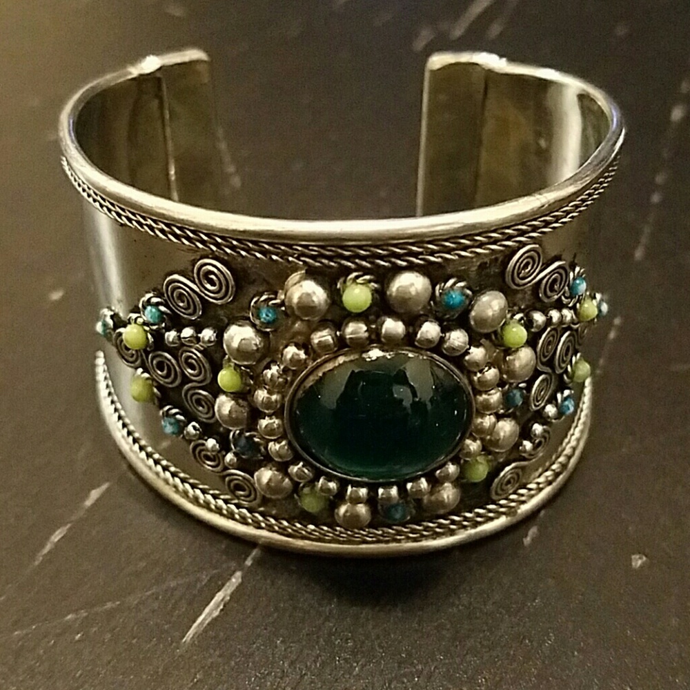 💥Closet CLOSING 💥EUC silver tone cuff bracelet