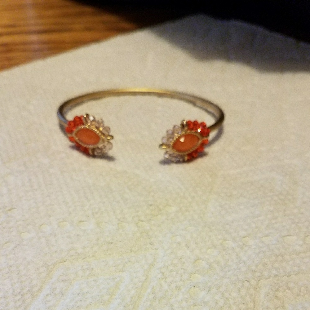 🎉NEW Beautiful Bcbg cuff Bracelet🎉