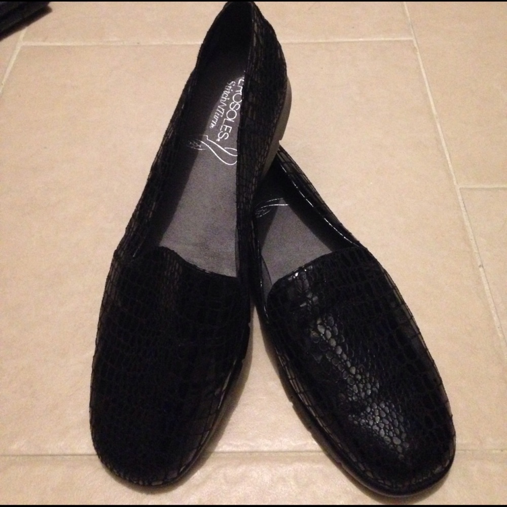 Last week posted, Black snake print aerosoles