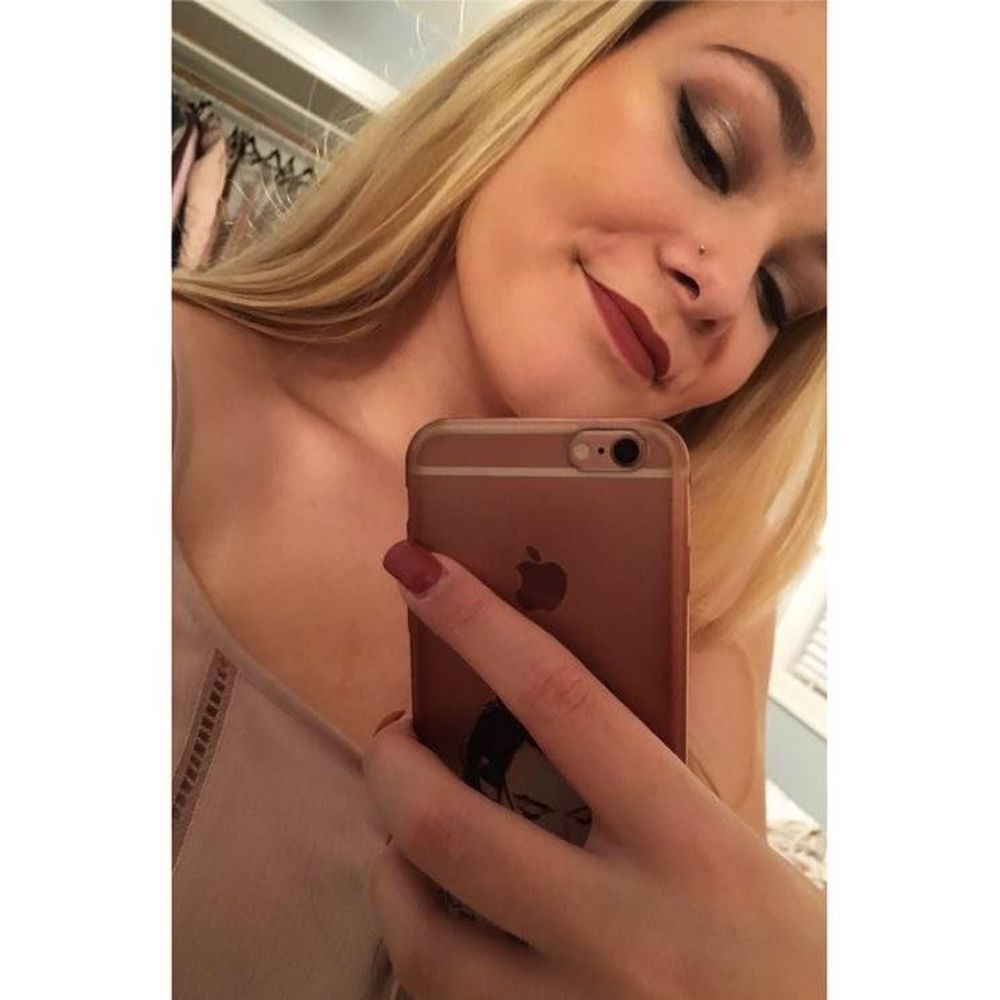 Meet your Posher, Holly