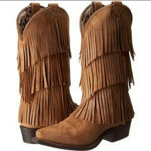 Dingo tan 12 W/Fringe boots