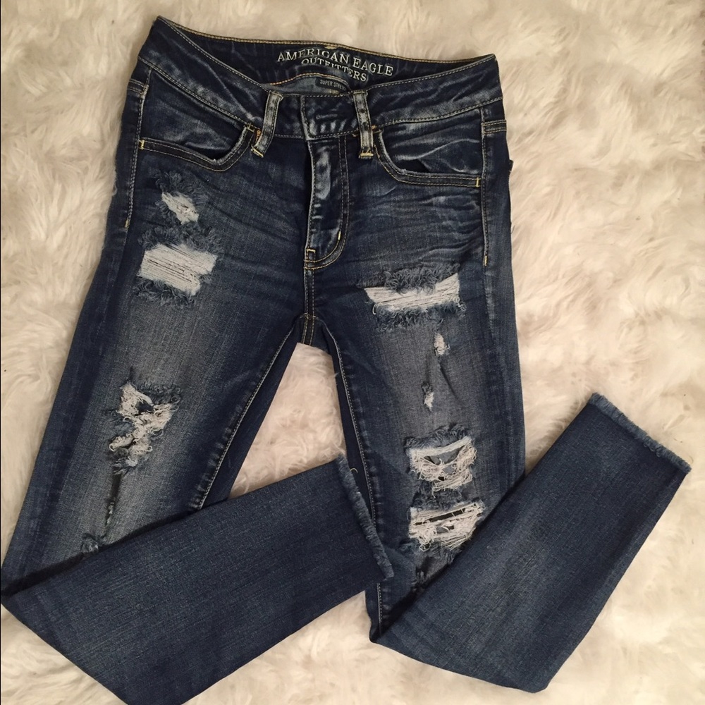 AE CROPPED RIPPED JEGGINGS SIZE 2 💋🤘🏻💙