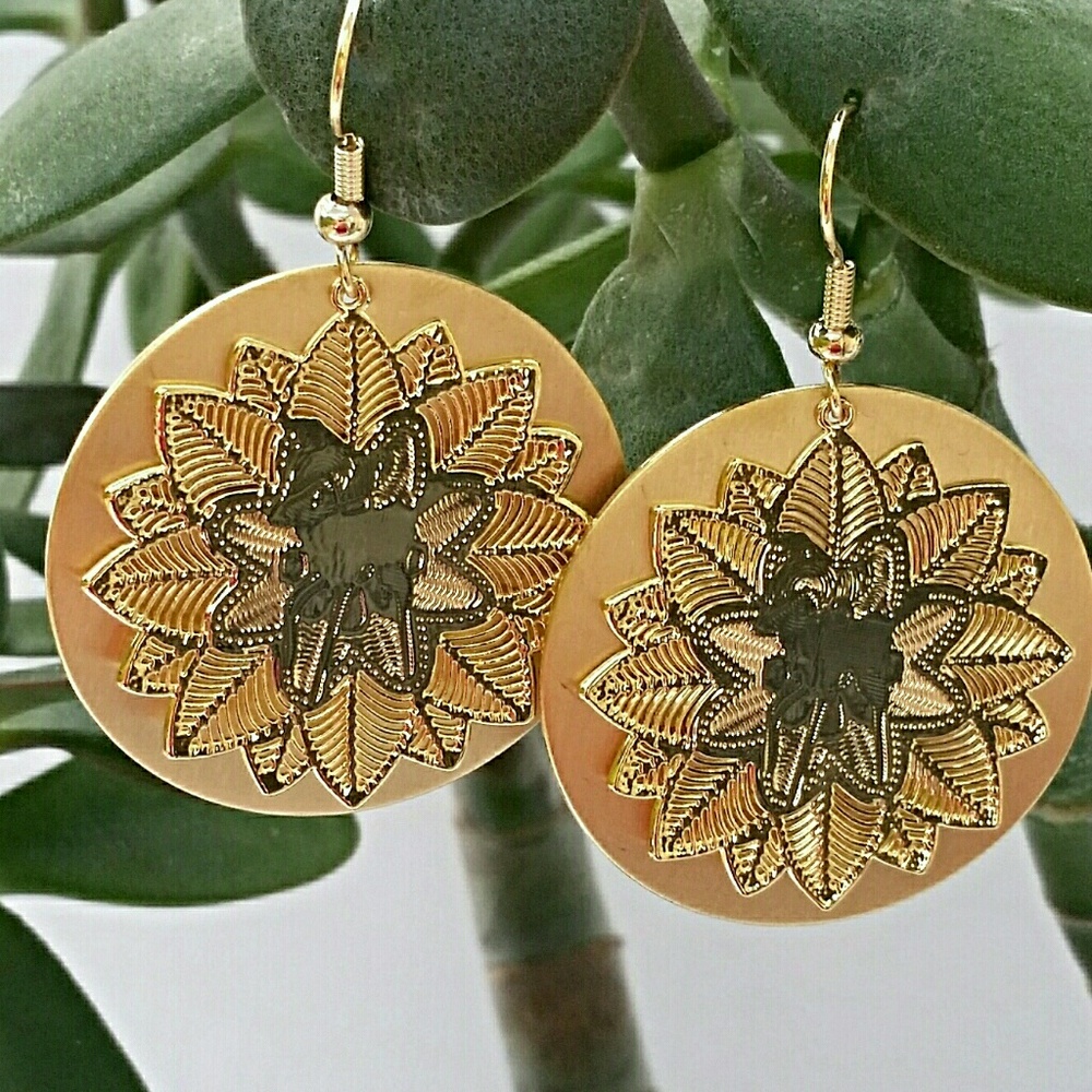 Etched Earrings - Picture 1 of 2