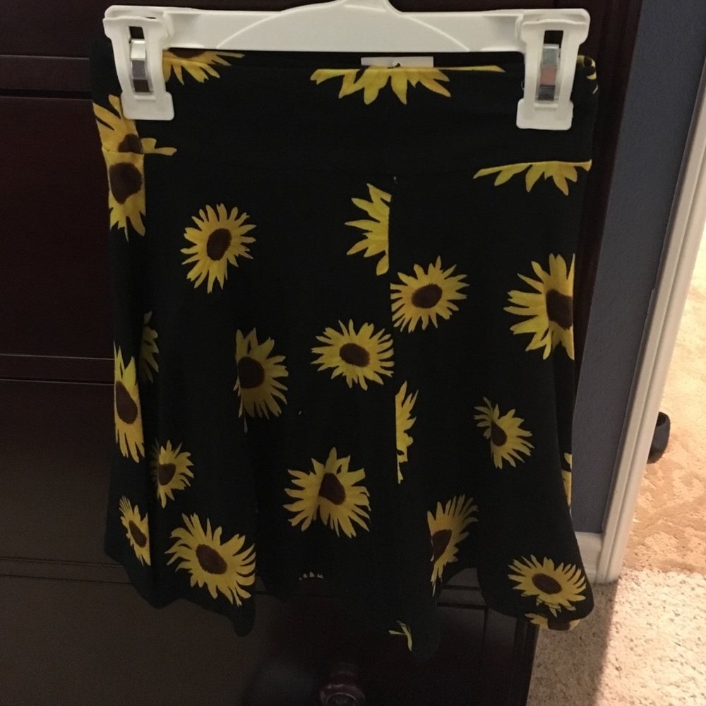 Skirt with sunflowers