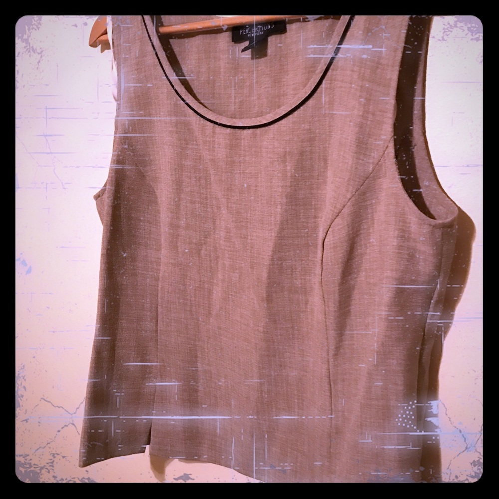 Beautiful top for office, day  or evening out!