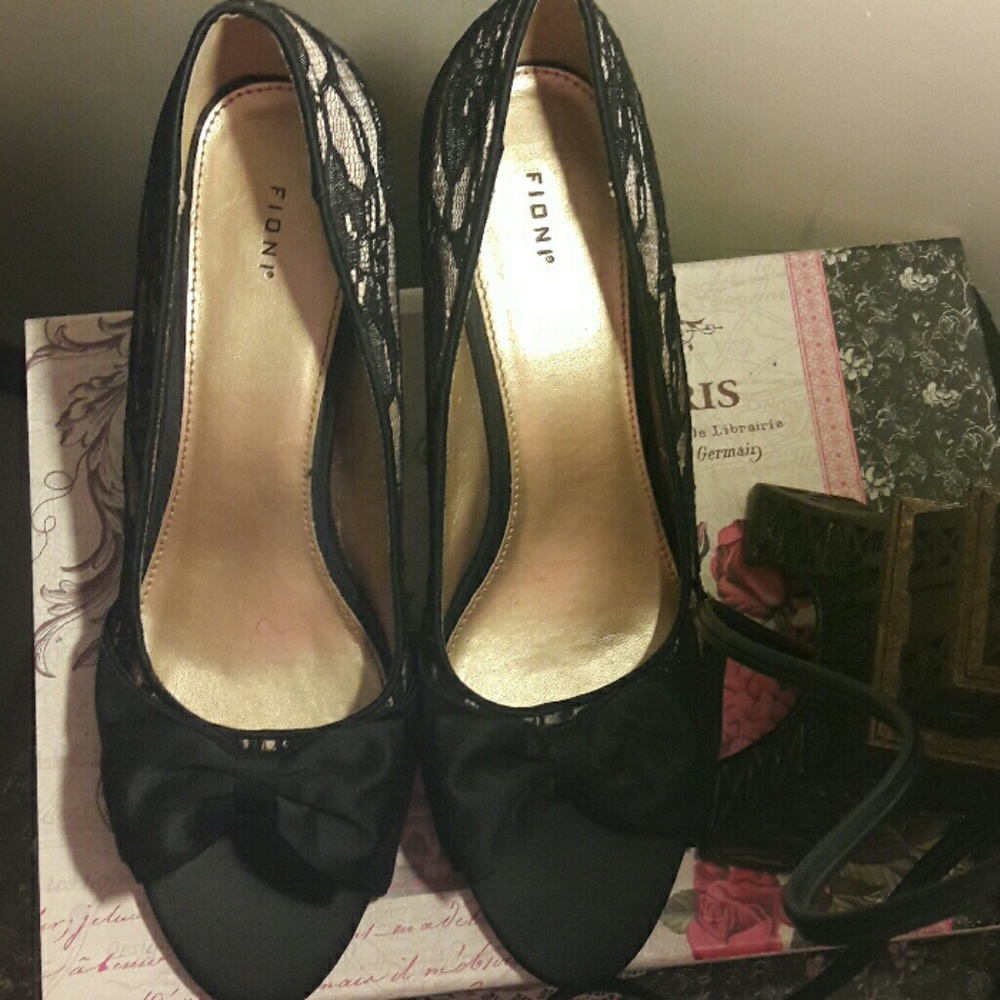 Open toe lace heels size 10W