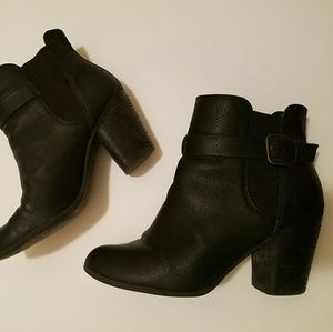 Nice pair of Abound black ankle boots