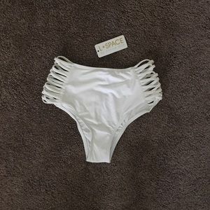 L*Space BNWT Tigress Bottoms (white) SIZE SMALL