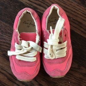 Zara kids size 19, pink like new sneakers