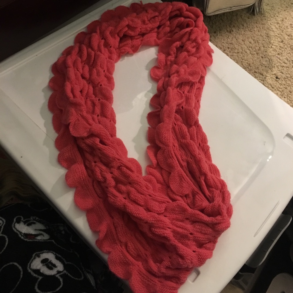 Scarf with ruffles