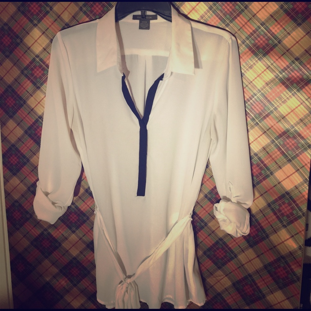 Beautiful Suzy shier dress shirt !! ✨✨