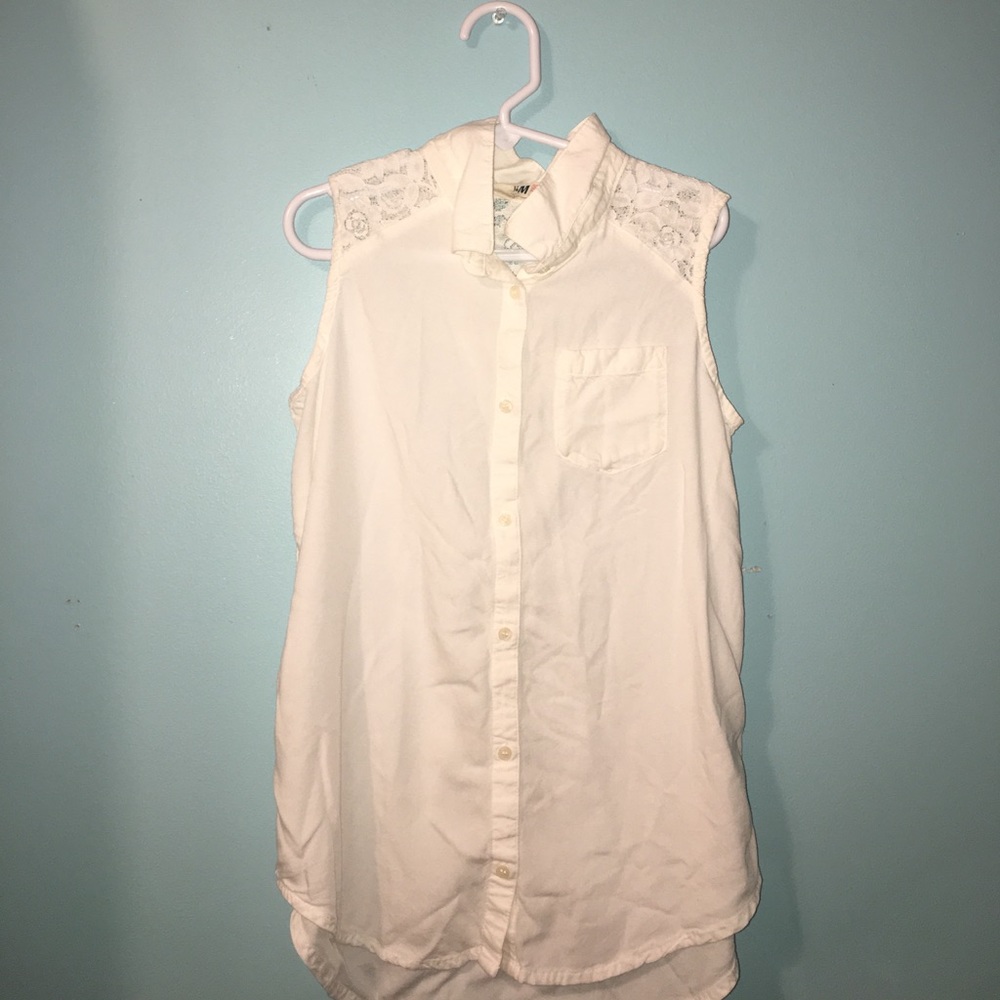 Sleeveless button down lace blouse