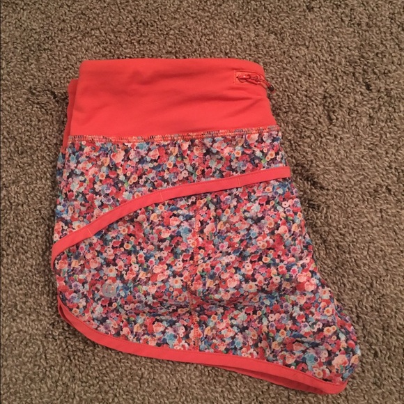Lululemon Speed Shorts Prism Petal sz 4 - Picture 2 of 5