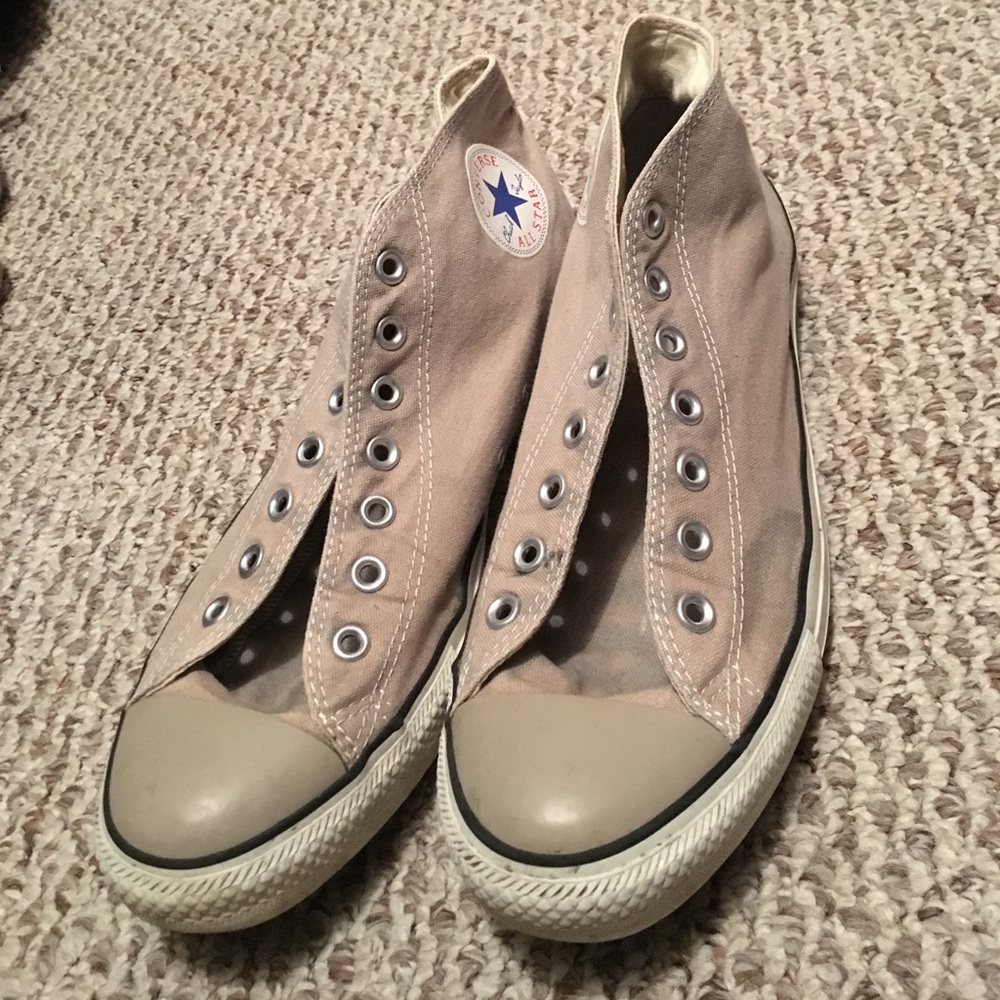 High-top grey Chuck Taylor Converse All Stars