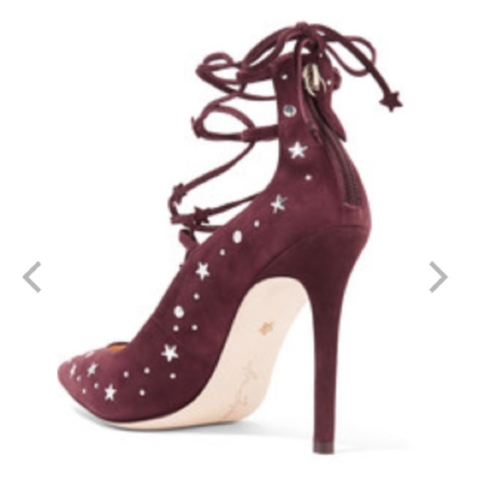 Lace suede pump
